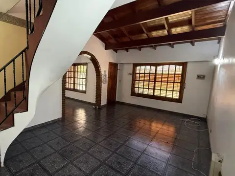 Casa 5 ambientes con 1 baño