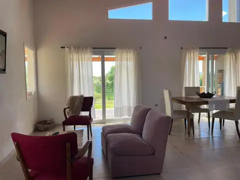 SE VENDE CASA ALTOS CORRAL POSIBILIDAD HIPOTECARIO