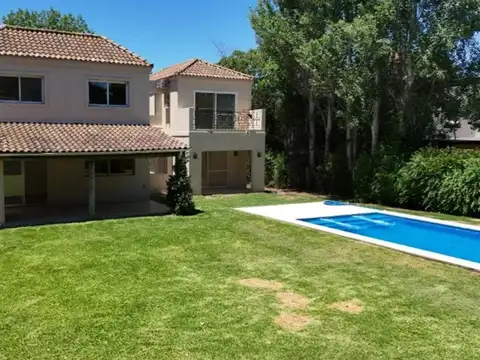 Casa 6 ambientes con 4 baños