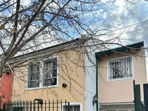 Casa de 3 dormitorios con patio y cochera