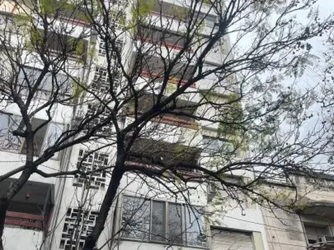 EXCELENTE DEPARTAMENTO URQUIZA Y PARAGUAY LUMINOSO BALCÓN