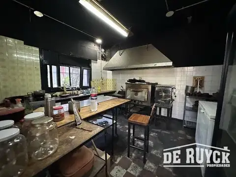 Terreno doble, con 17metros de frente,a pasos de Amoedo y Andres Baranda