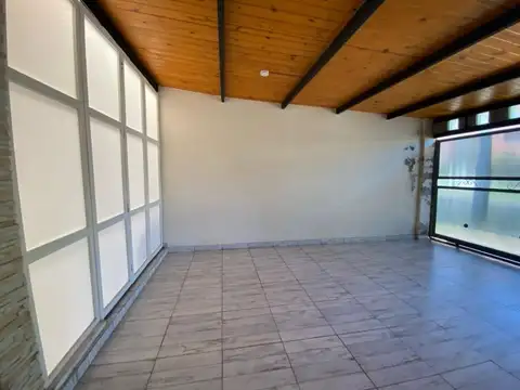 Casa 9 ambientes con 1 baño