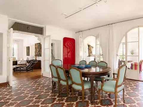 Casa en Alquiler con 5 cocheras