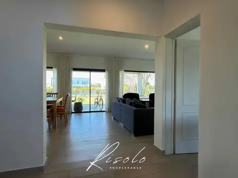 Casa 6 ambientes con 3 baños