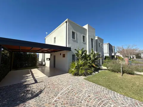 Casa en Alquiler de 4 dormitorios