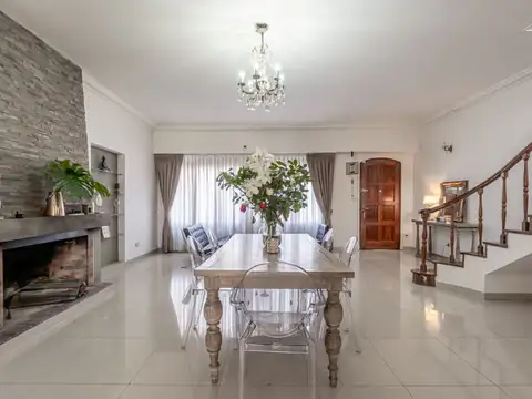VENTA CASA 6 AMB. VILLA SARMIENTO-PILETA-PARRILLA