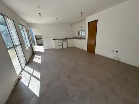 ROLDAN VENTA CASA A ESTRENAR TODOS LOS SERVICIOS