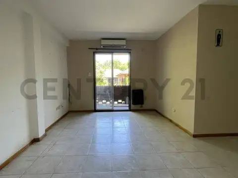 Avenida Hipolito Yrigoyen 20100, Piso 2