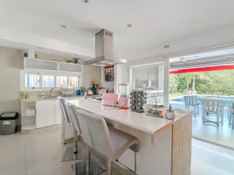 Hermosa casa en venta en Barrio Privado Santa Catalina 