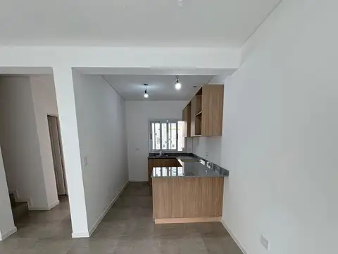 Triplex a la venta en Barrio Parque Leloir