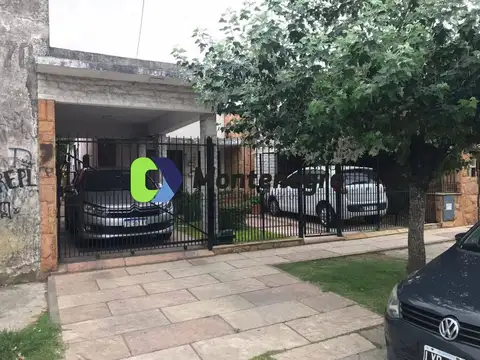 Casa - Venta - Argentina, Berazategui - Calle 131 1272