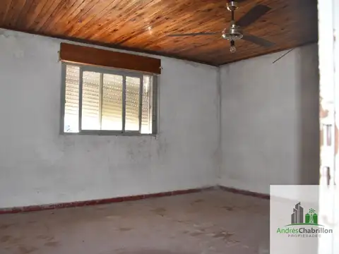 Casa 7 ambientes con 1 baño