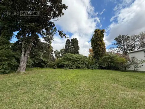 Terreno en Venta 27  mts Fondo