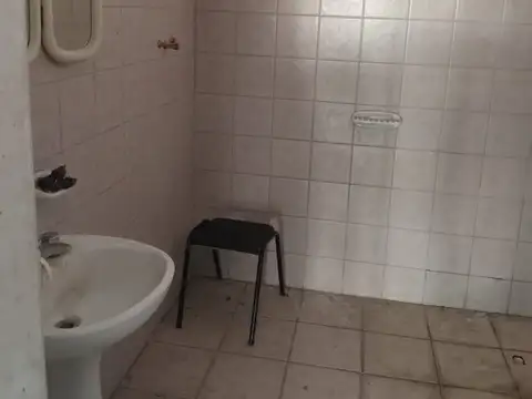 ALQUILER CASA Y SALONES MÁS SALON COMERCIAL.