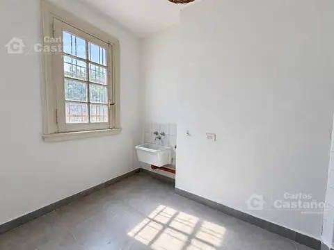 Casa en Alquiler con 2 cocheras