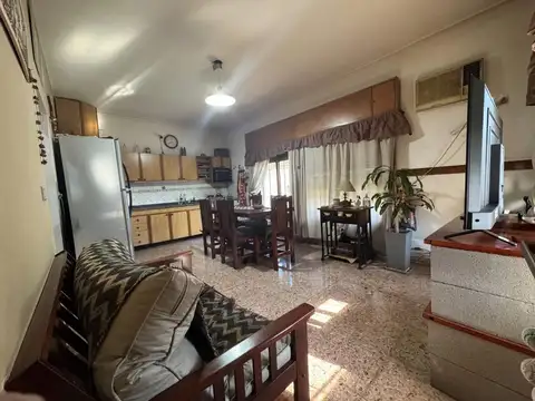 Casa en venta. Amplia, cerca de Boulevard Shopping
