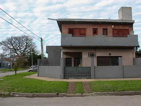 Casa en venta. Amplia, cerca de Boulevard Shopping