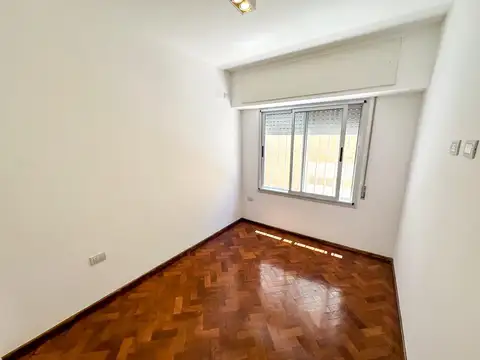 Venta Casa de pasillo reciclada. Barrio Abasto - Rosario