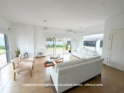 Casa en Venta con 2 cocheras