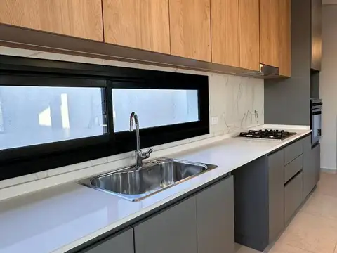 Casa 4 ambientes con 3 baños