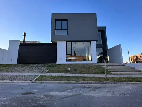 CASA EN RINCONES DE MANANTIALES