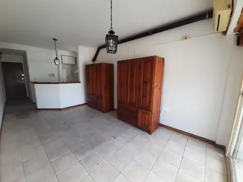 1 AMBIENTE AMPLIO CON BALCON - PROXIMO AL TREN -