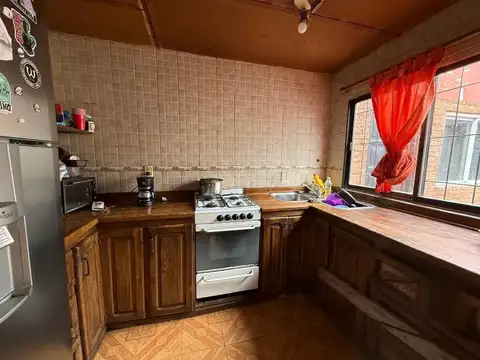 Venta dos casas con patio y cochera quilmes