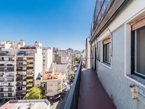 Departamento 3 Ambientes luminoso con Balcón en Balvanera | Piso alto + Vista Abierta