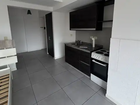 Monoambiente amplio con balcon al frente