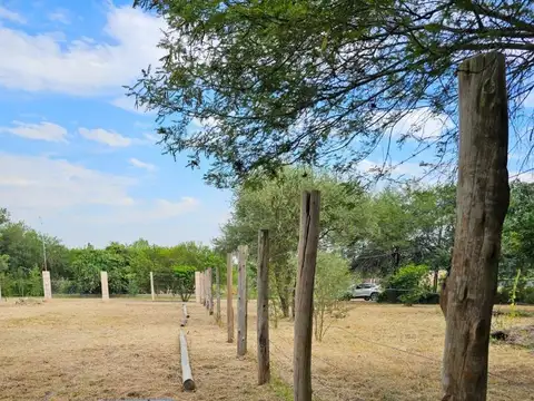 Amplio y excelente terreno en loteo Altos Verdes