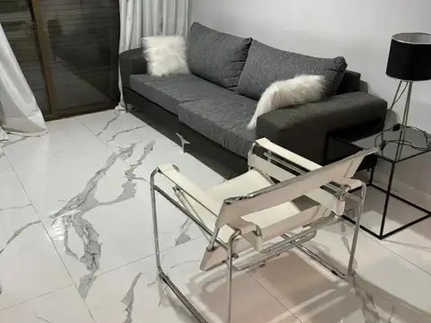 Aguilar 2400, Piso 1