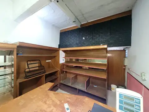 Av Hipolito yrigoyen 18100