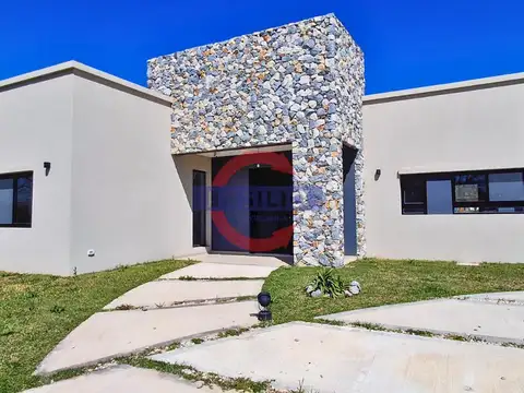 Casa en Venta en El Cazal, USD 219.000