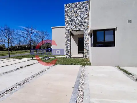 Casa en Venta con 4 cocheras
