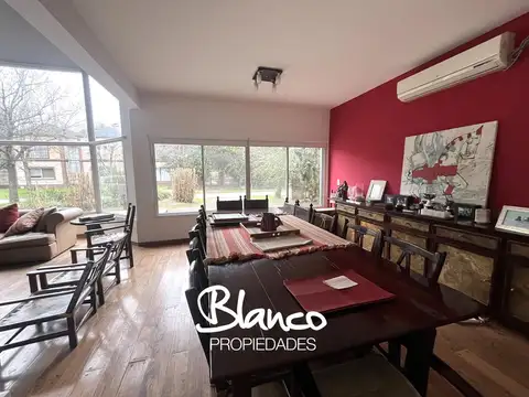Casa 5 ambientes con 3 baños