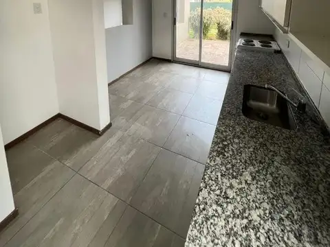 Casa 3 ambientes con 2 baños