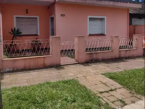 Casa en venta - 3 Dormitorios 1 Baño - Malvinas Argentinas