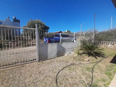 Casa a la venta en Villa Parque Siquiman. (C279)