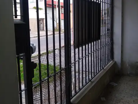 Depto Tipo Casa en Alquiler en Lanus Oeste, $ 620.000