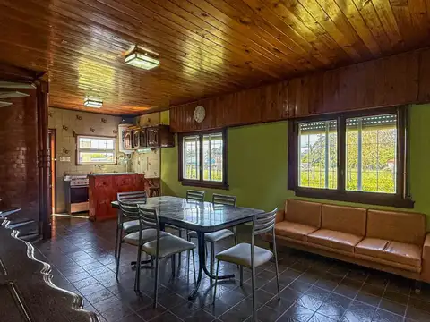 CASA DE 4 AMBIENTES CON PARQUE CHAPADMALAL