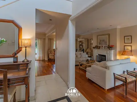 Casa 5 ambientes con 2 baños