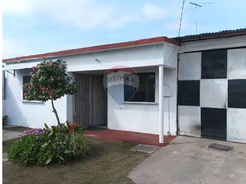 Venta casa tres dormitorios y garaje Casavalle
