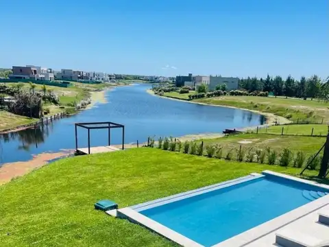 Nev. Casa A La Laguna En Venta El Naudir