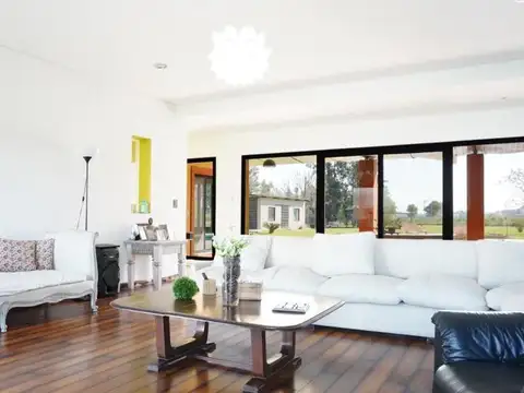 Casa en Venta en Countries y Barrios Cerrados en Pilar, USD 240.000