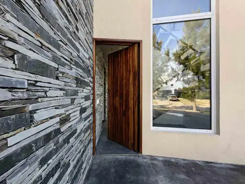 Casa en venta en Naudir al rio c/muelle y piscina