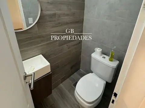 Casa en Alquiler con 6 cocheras