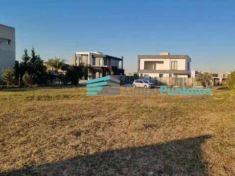 Lote Terreno en Barrio Lagos de Canning con fondo a Laguna 647 M2 exc orientación de sol