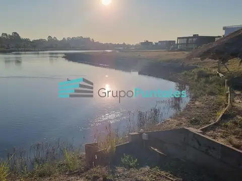 Terreno en Barrio Lagos de Canning con fondo a Laguna 647 M2 mejor orientación de sol
