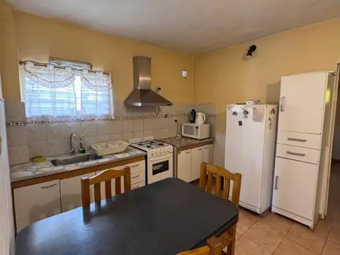 Casa 4 ambientes con 2 baños